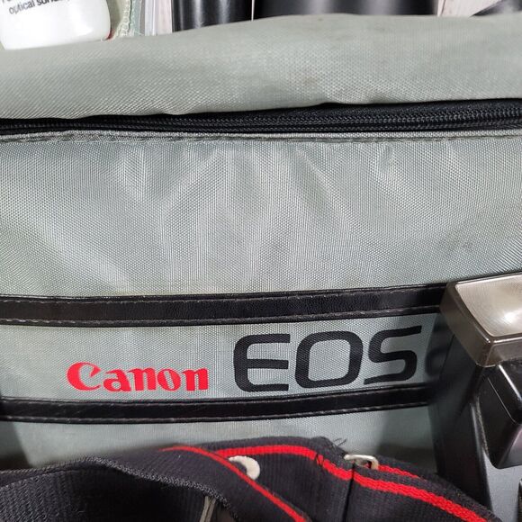 [Near Mint] Canon EOS 620‎ 35mm SLR w/Lens, Bag Tons Of accessories Not Tested - Picture 7 of 12